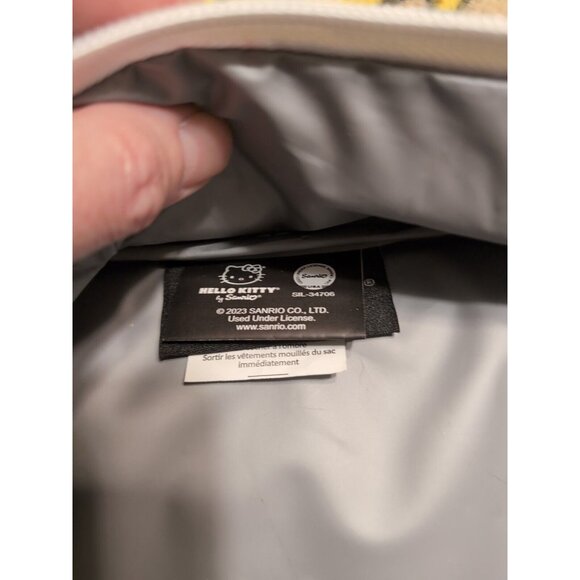 Hello Kitty Canvas Zip Around Graphic Lunch Box - Picture 6 of 9